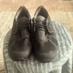 Women 10.5 Cloud Tennis Shoes. Like New